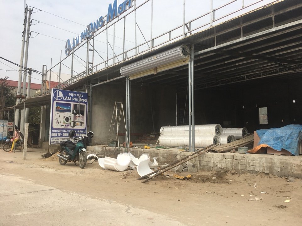 Hình ảnh lắp đặt cửa cuốn cho một cửa hàng điện máy tại Bắc Ninh